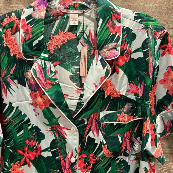 Victoria Secret NWT Satin colorful Short Pijama Set. - Picture 6 of 13